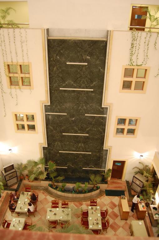 Hotel Meraden Grand Bénarès Extérieur photo