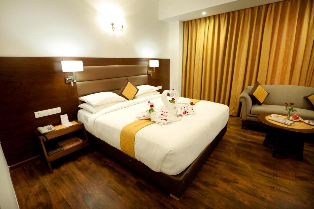 Hotel Meraden Grand Bénarès Extérieur photo