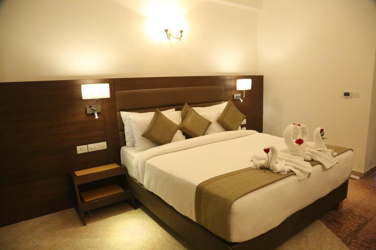 Hotel Meraden Grand Bénarès Extérieur photo