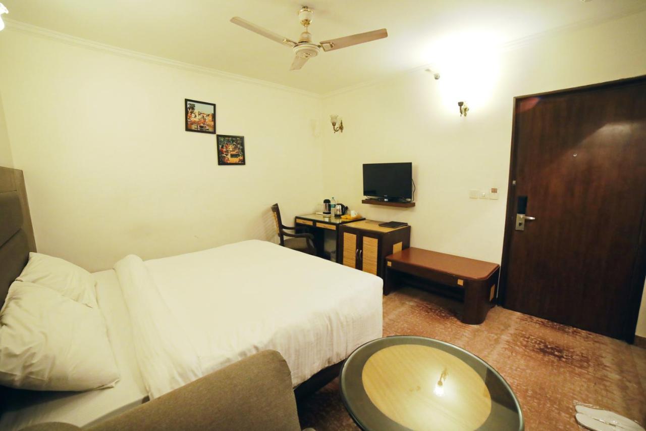 Hotel Meraden Grand Bénarès Extérieur photo