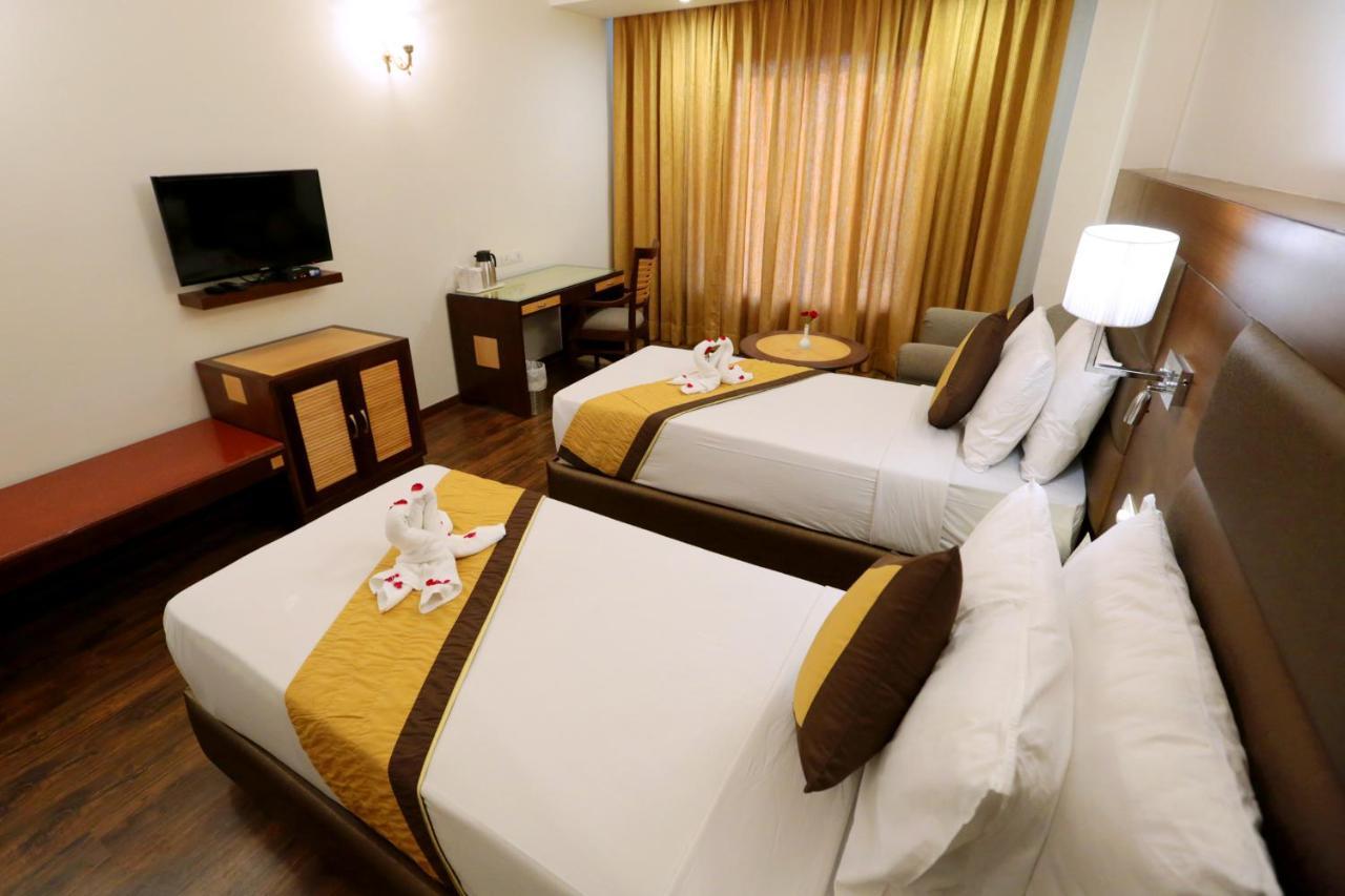 Hotel Meraden Grand Bénarès Extérieur photo