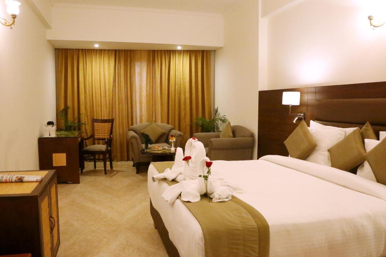 Hotel Meraden Grand Bénarès Extérieur photo