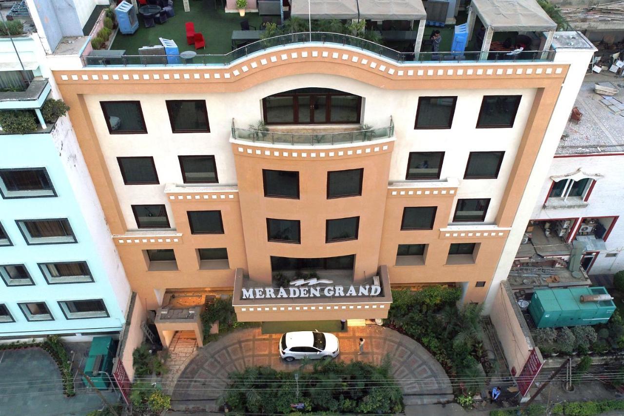 Hotel Meraden Grand Bénarès Extérieur photo