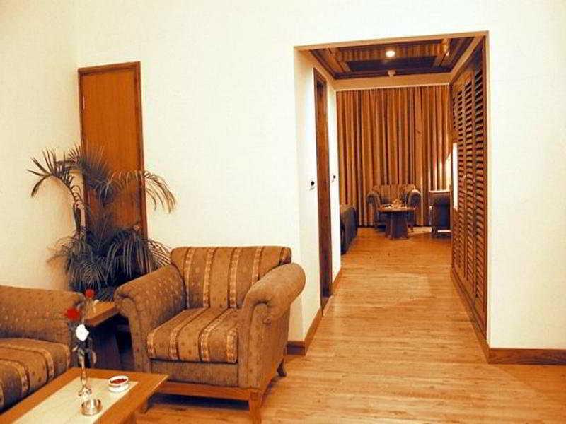 Hotel Meraden Grand Bénarès Extérieur photo