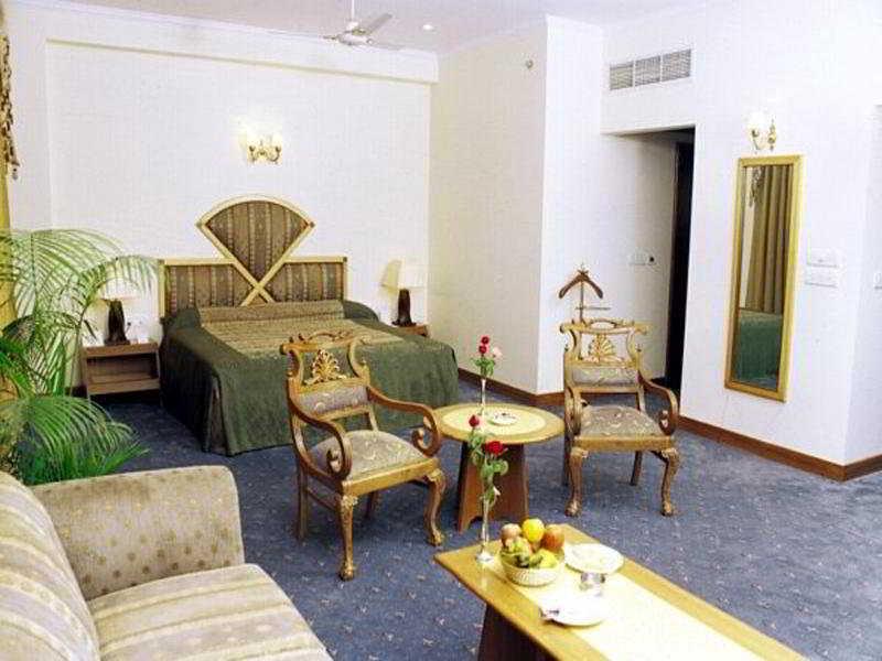 Hotel Meraden Grand Bénarès Extérieur photo
