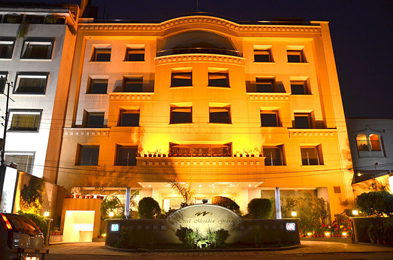 Hotel Meraden Grand Bénarès Extérieur photo
