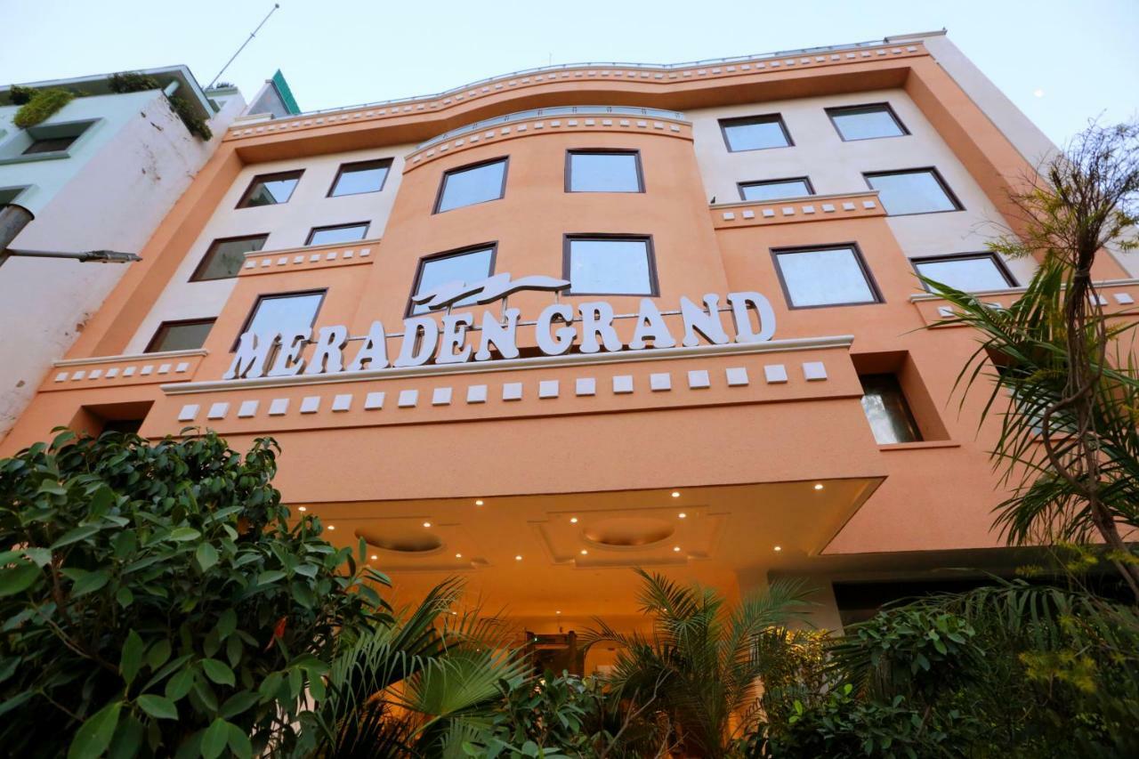 Hotel Meraden Grand Bénarès Extérieur photo