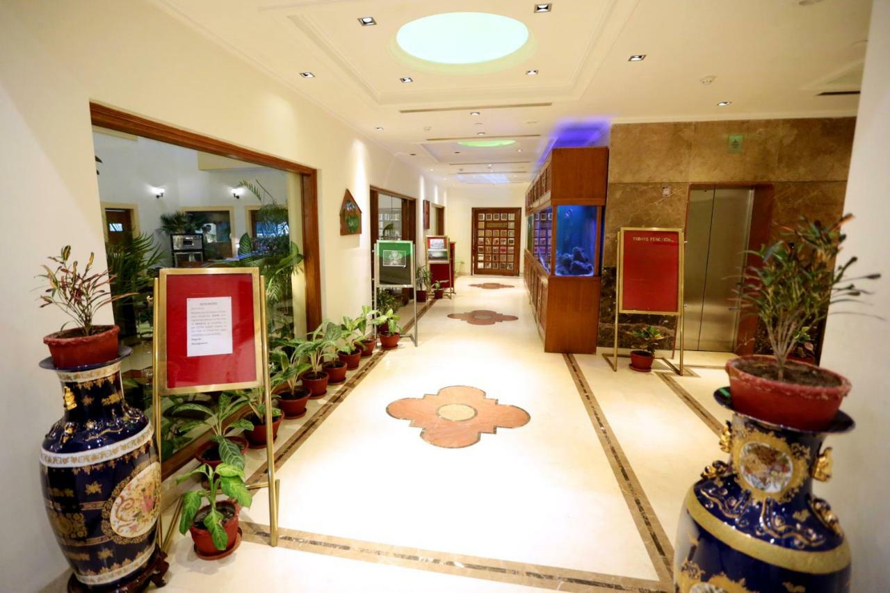 Hotel Meraden Grand Bénarès Extérieur photo