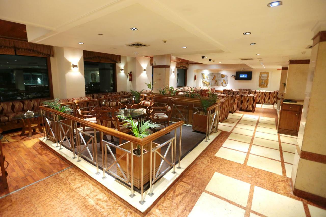 Hotel Meraden Grand Bénarès Extérieur photo