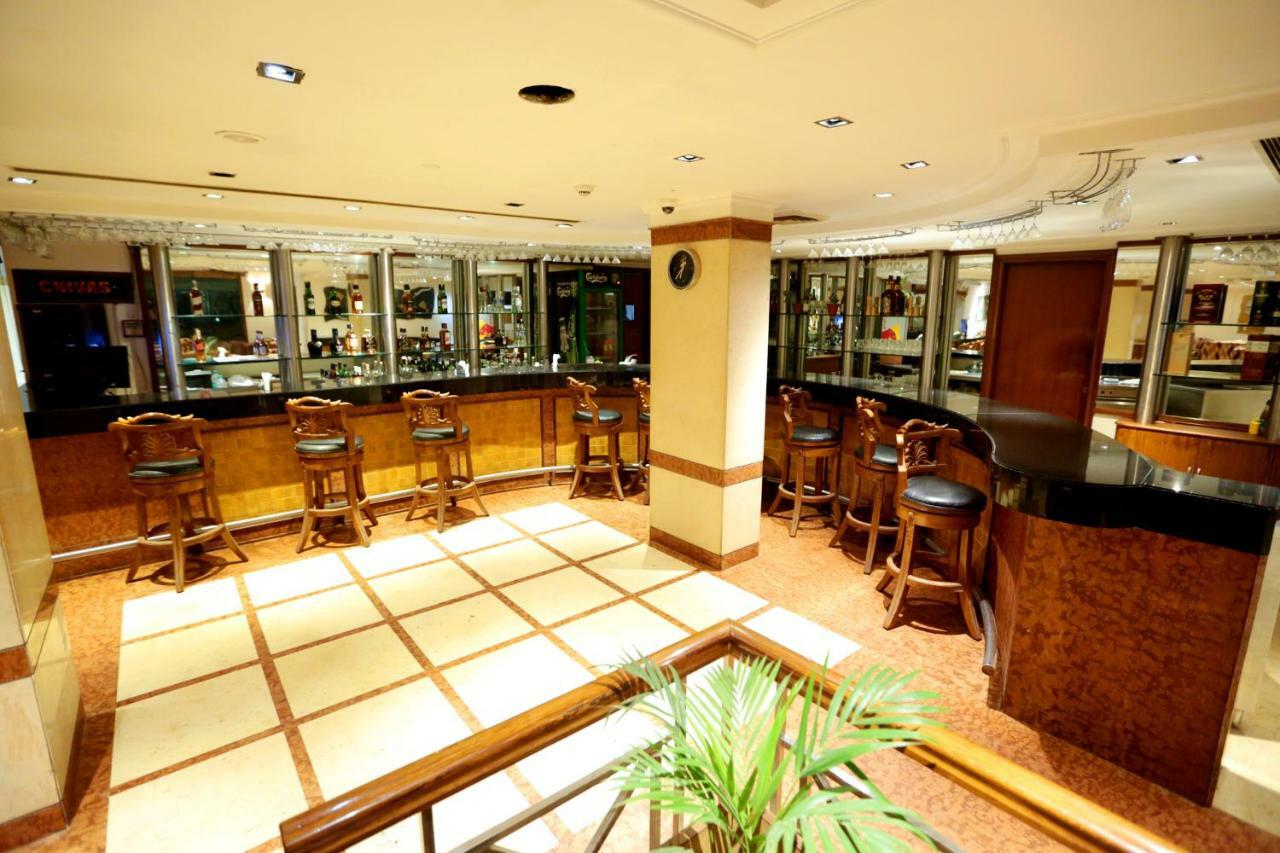 Hotel Meraden Grand Bénarès Extérieur photo