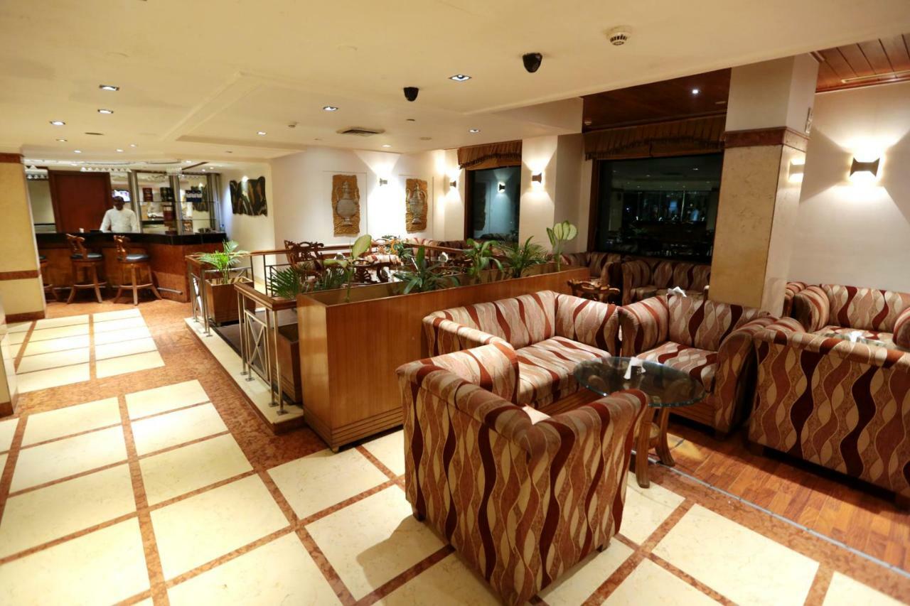 Hotel Meraden Grand Bénarès Extérieur photo