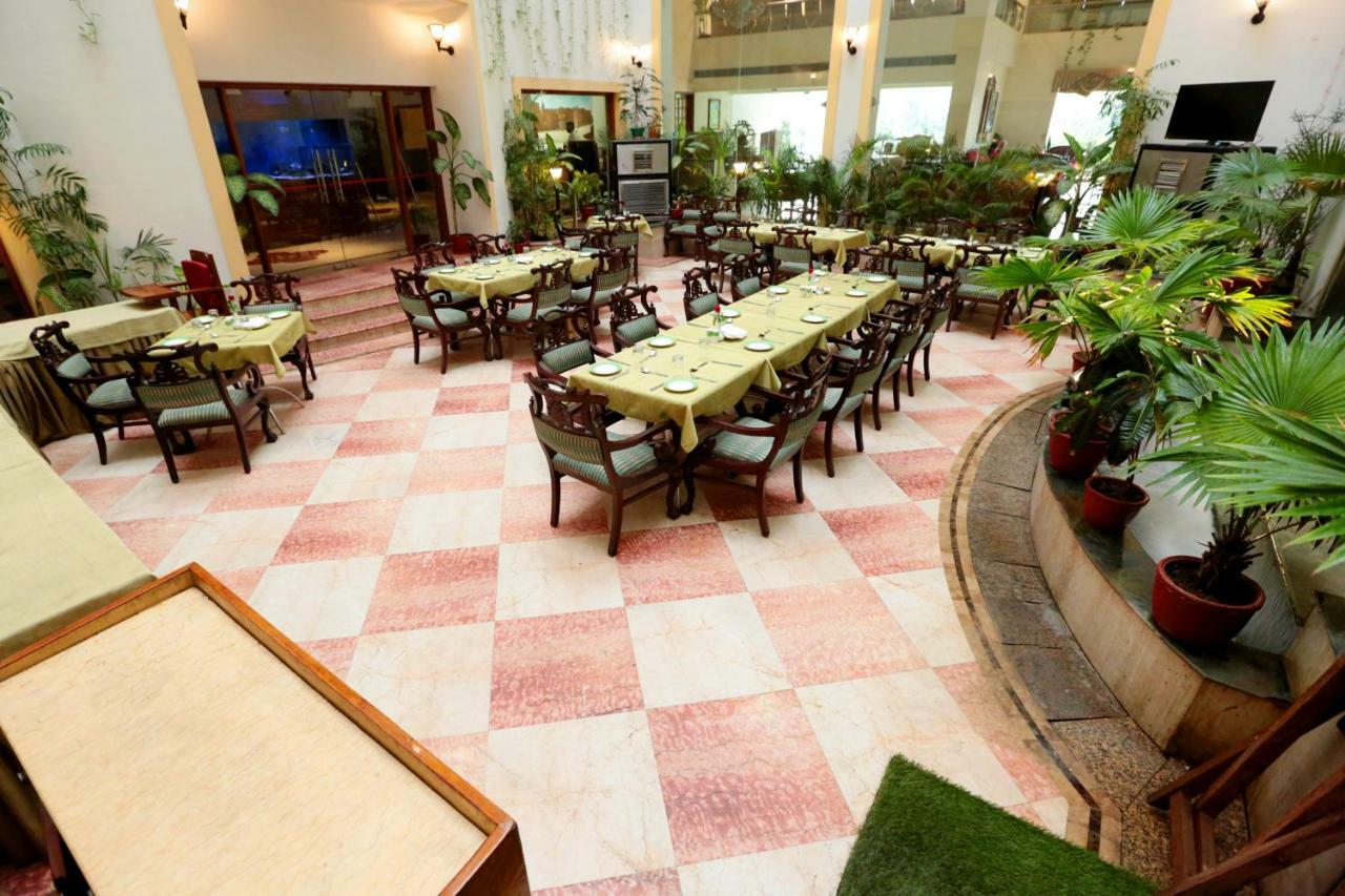 Hotel Meraden Grand Bénarès Extérieur photo