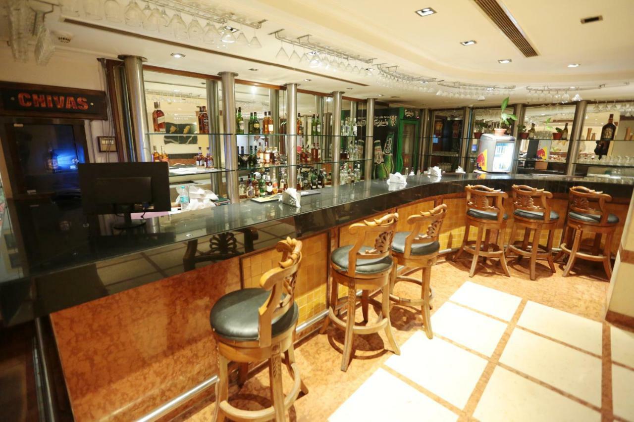 Hotel Meraden Grand Bénarès Extérieur photo