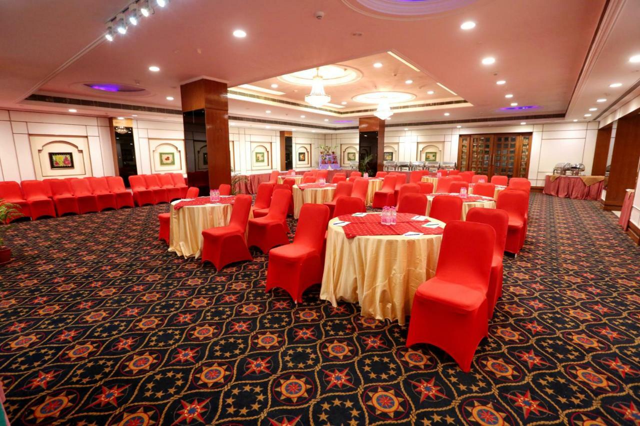 Hotel Meraden Grand Bénarès Extérieur photo