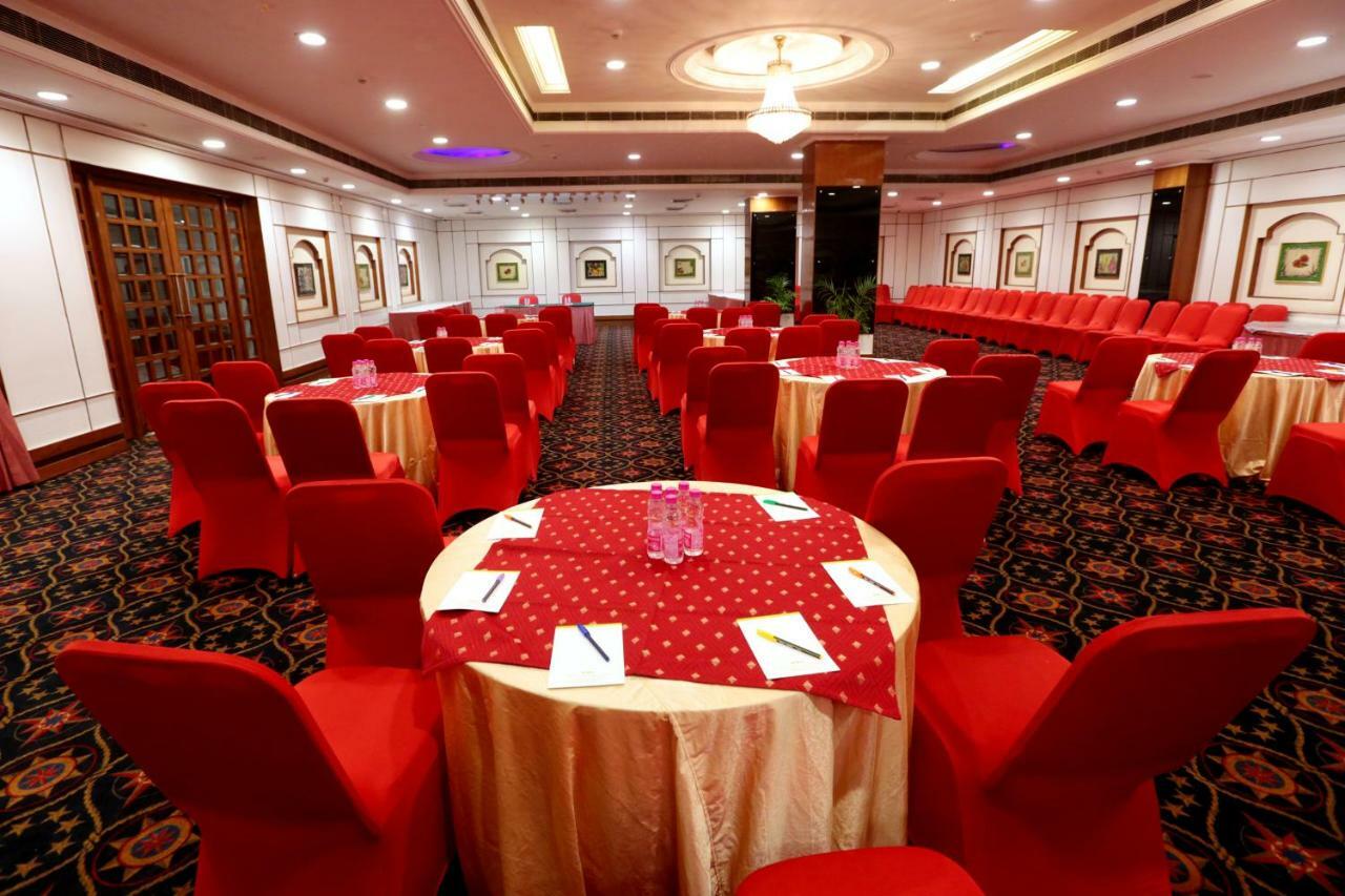 Hotel Meraden Grand Bénarès Extérieur photo