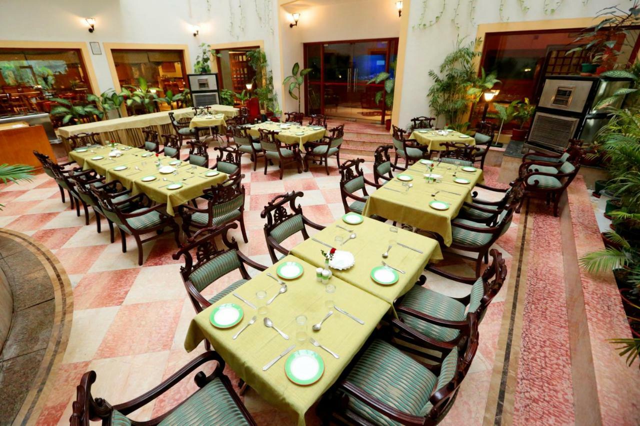 Hotel Meraden Grand Bénarès Extérieur photo