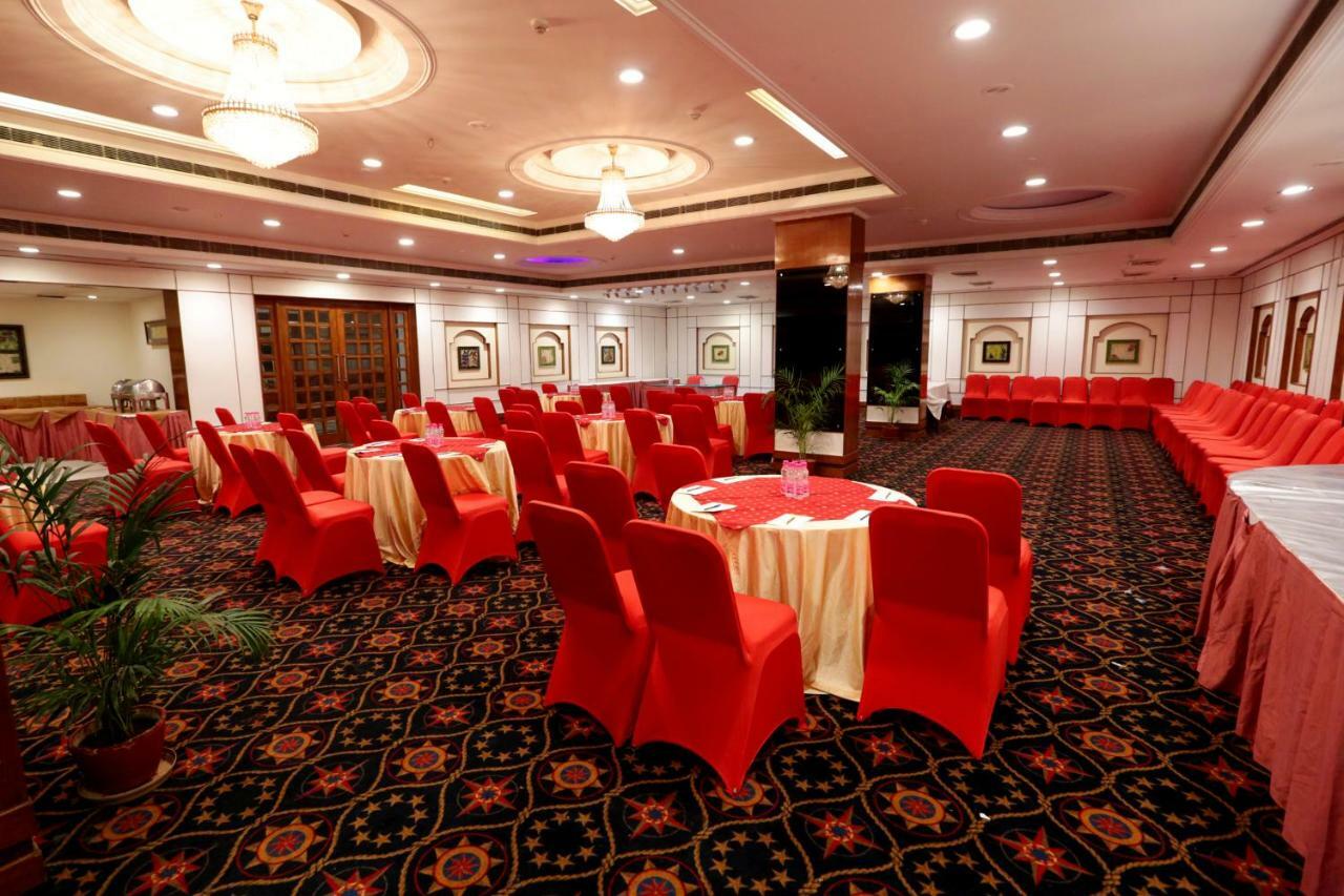 Hotel Meraden Grand Bénarès Extérieur photo